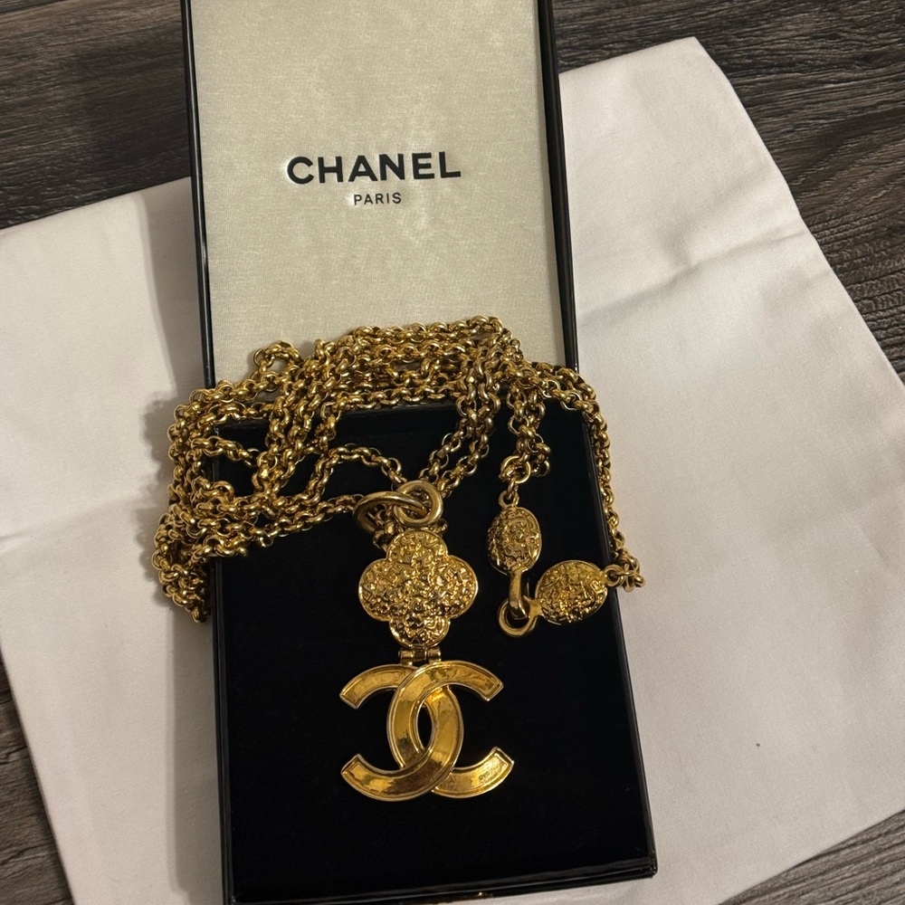 CHANEL Vintage Gold CC Clover Multi Strand Long Chain Pendant Necklace - Picture 2 of 14